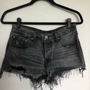 LEVI’s cutoff shorts!